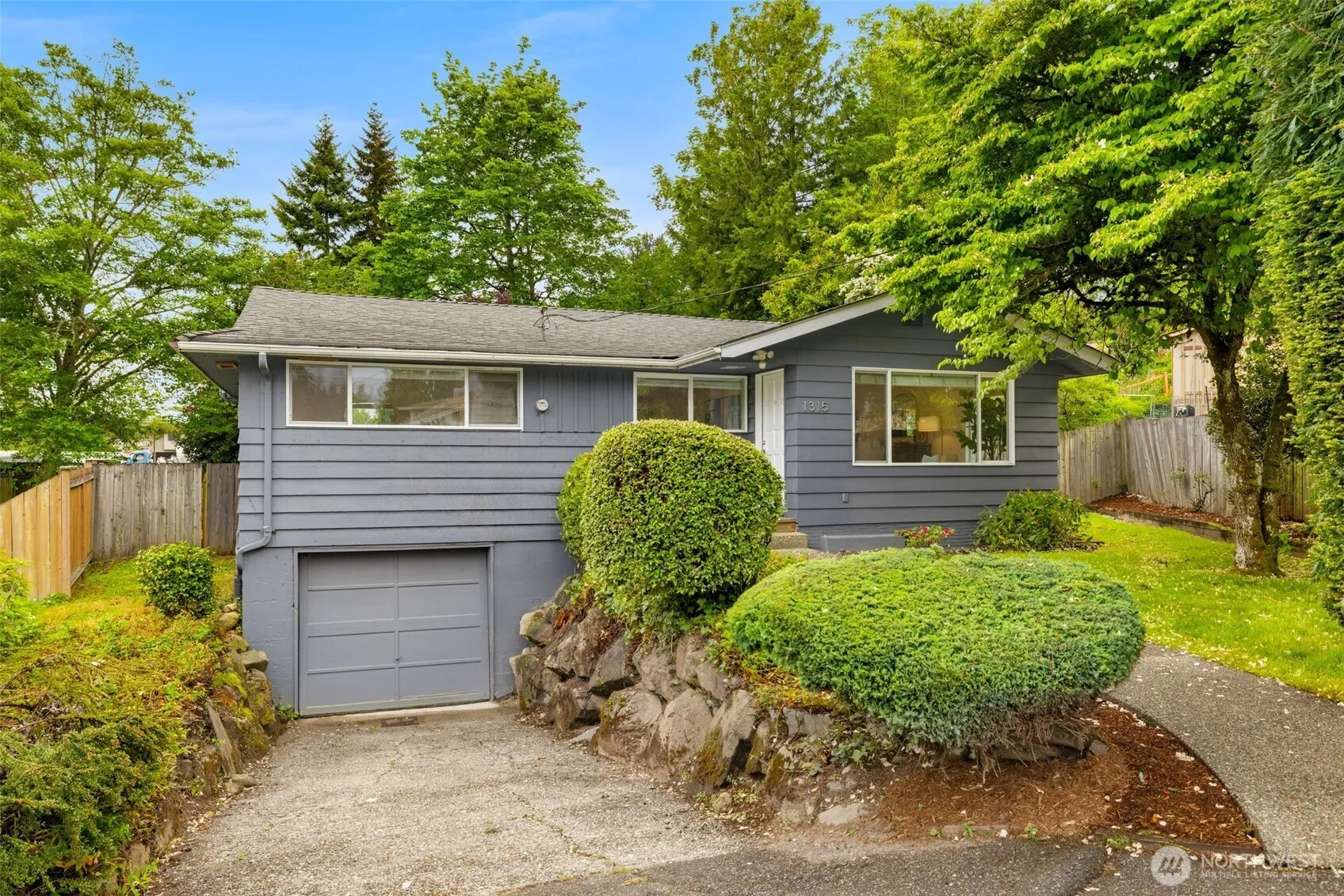 Property photo for 1315 102nd Avenue Ne, Bellevue photo 3