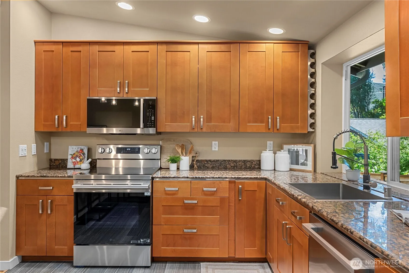 Property photo for 2421 Ne 180th Street, Shoreline photo 5
