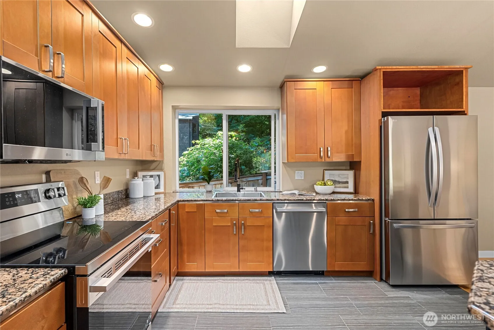 Property photo for 2421 Ne 180th Street, Shoreline photo 4