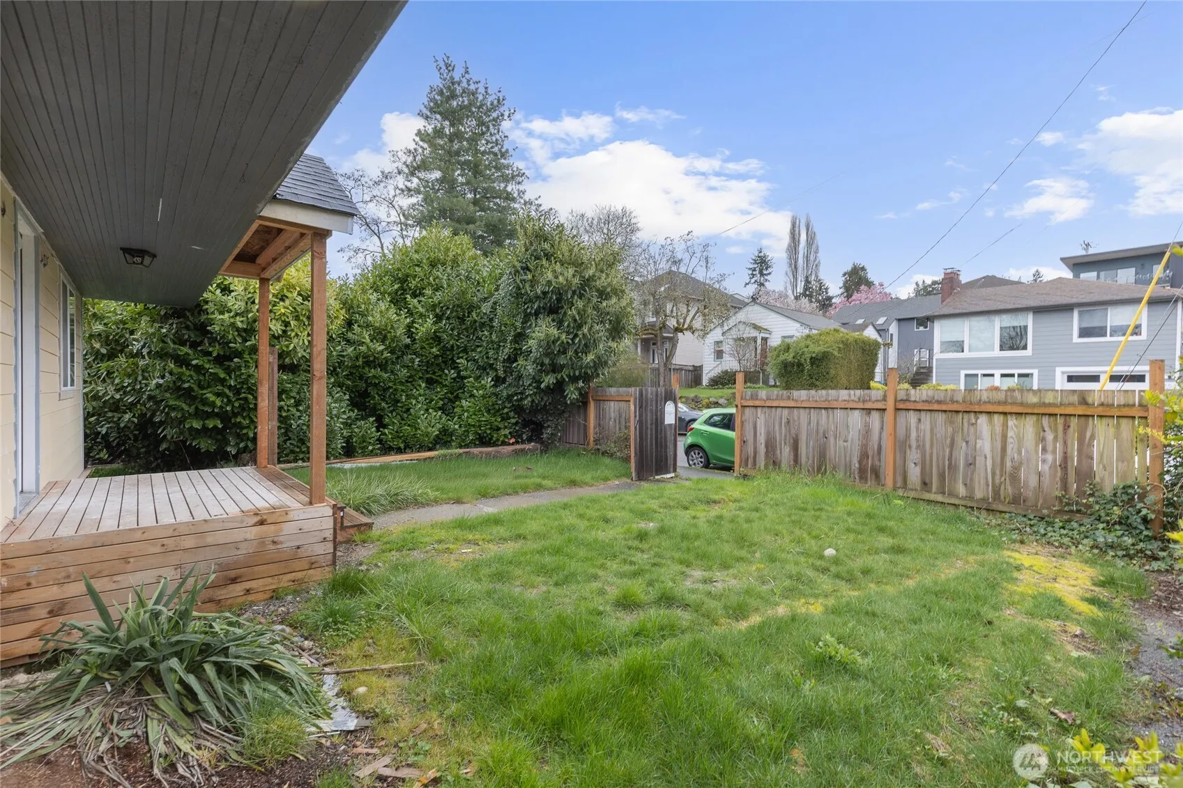 Property photo for 5752 Ne 62nd Street, Seattle photo 2