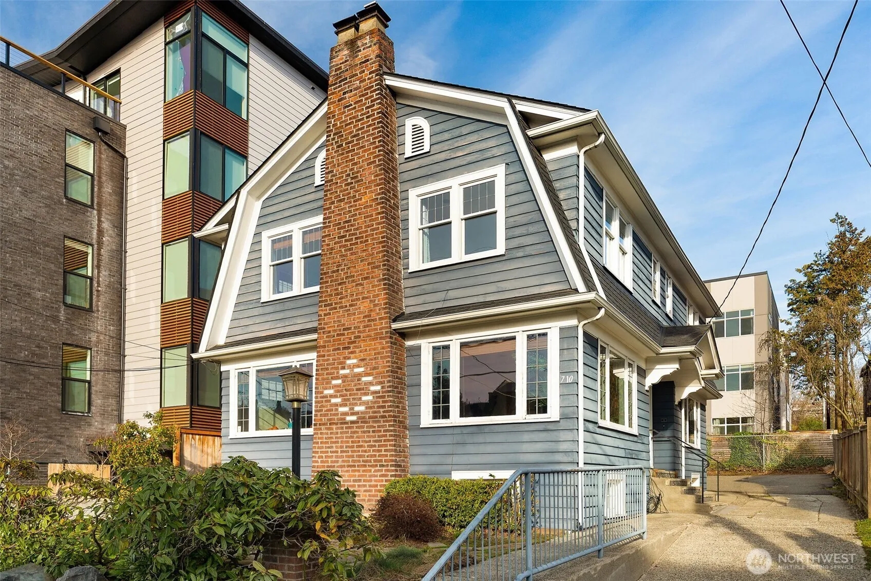 Property photo for 710 10 Avenue E, Seattle