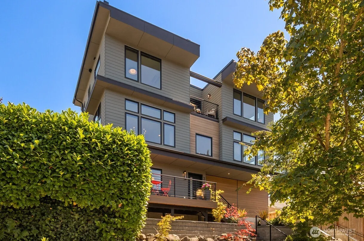 Property photo for 3240 32nd Avenue W, Seattle