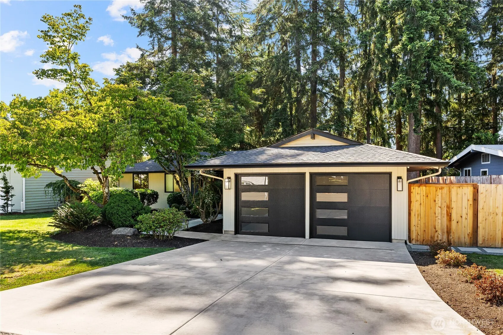 Property photo for 11903 Ne 142nd Place, Kirkland photo 2