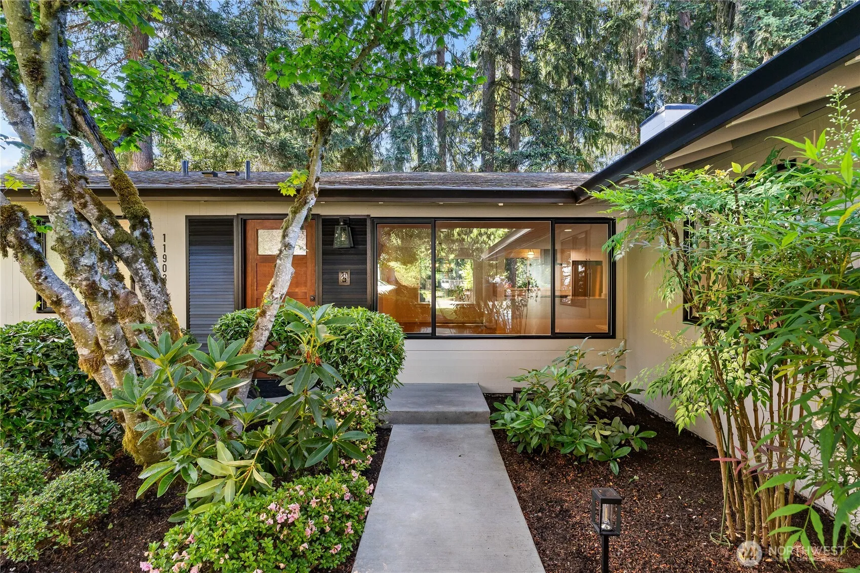 Property photo for 11903 Ne 142nd Place, Kirkland photo 4