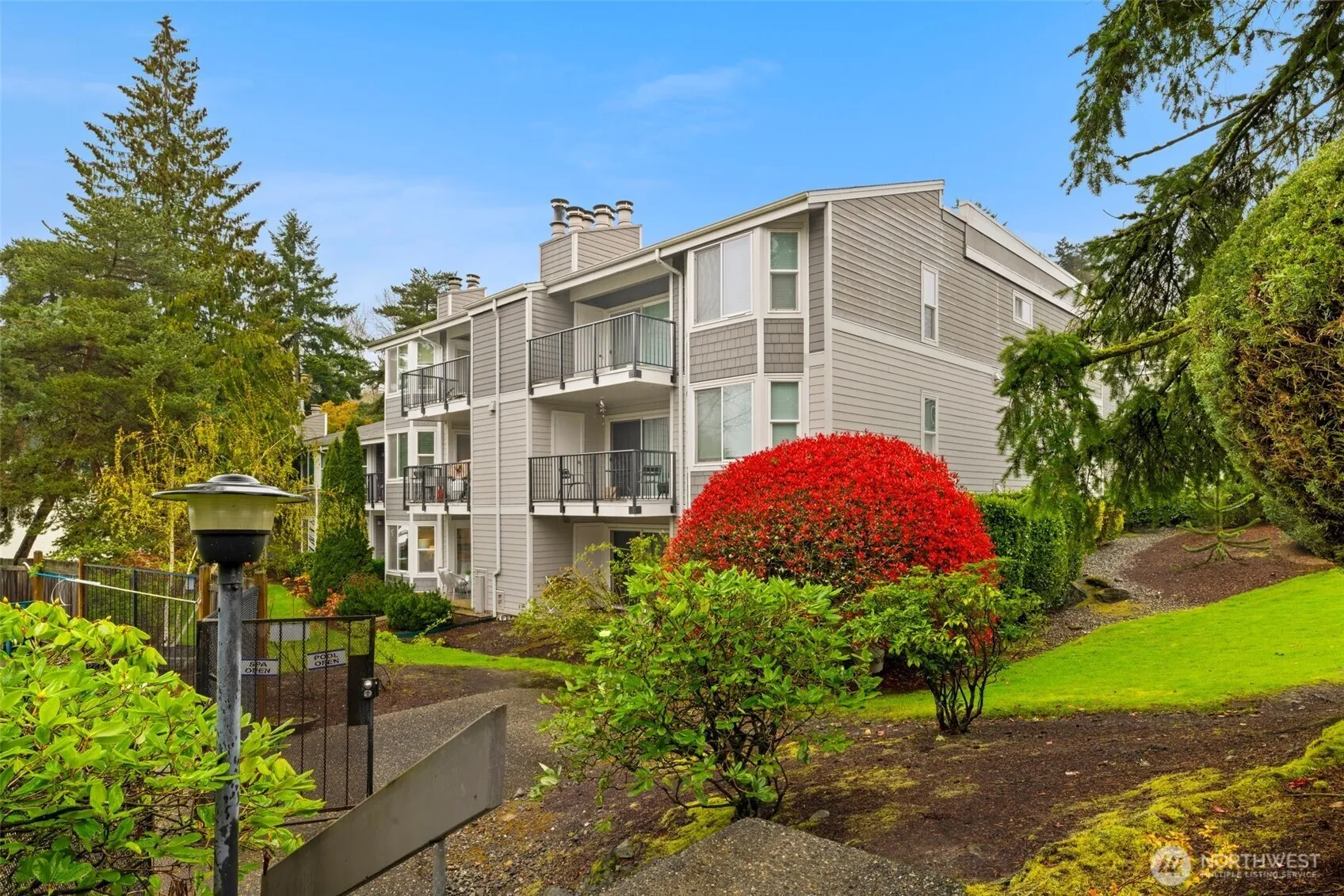 Property photo for 4202 Factoria Blvd Se #d2, Bellevue photo 2