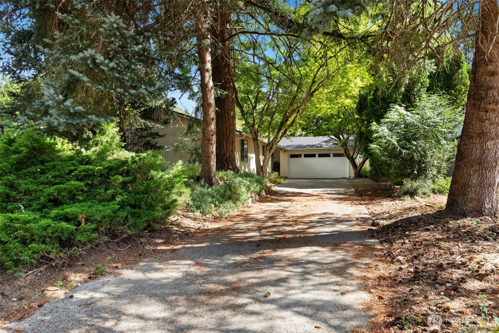 Property photo for 16442 Ne 105th Place, Redmond photo 2
