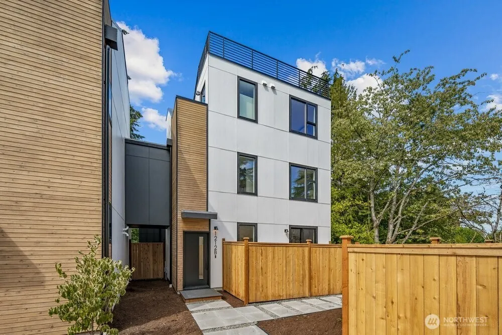 Property photo for 1212 B Ne 100th Street, Seattle