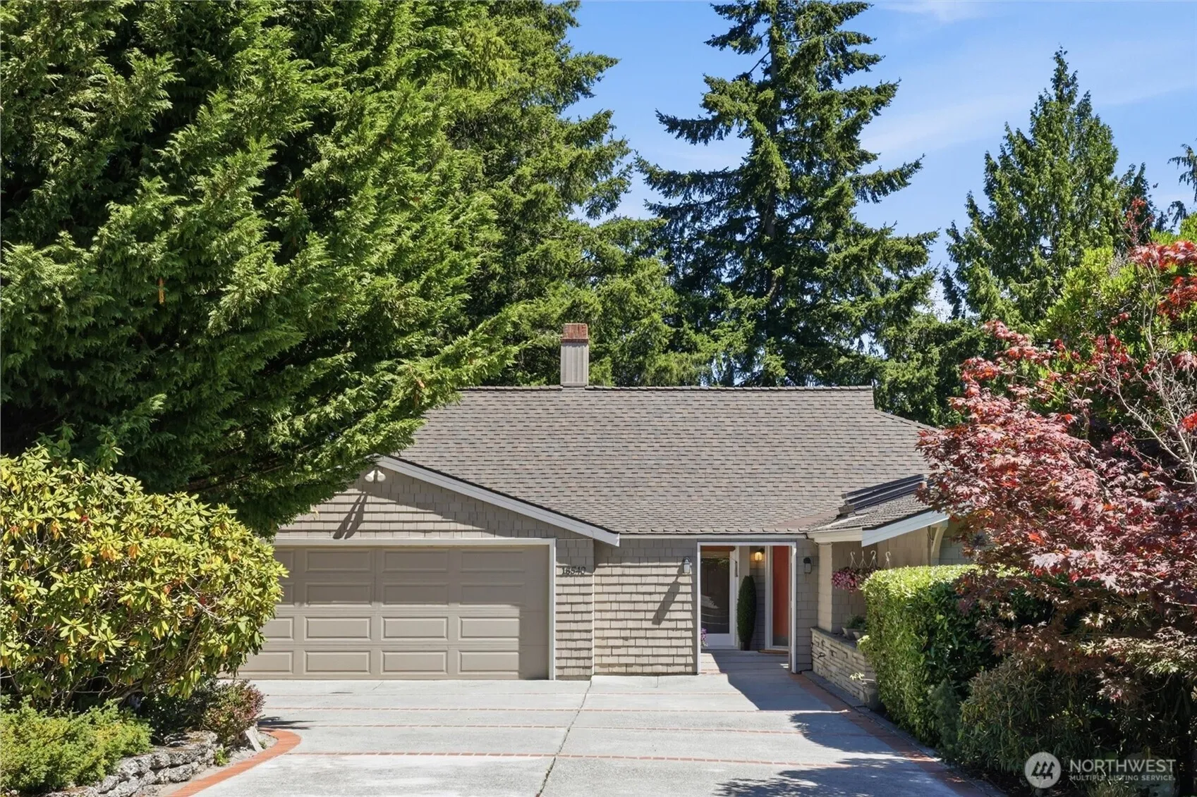 Property photo for 18540 63rd Avenue Ne, Kenmore