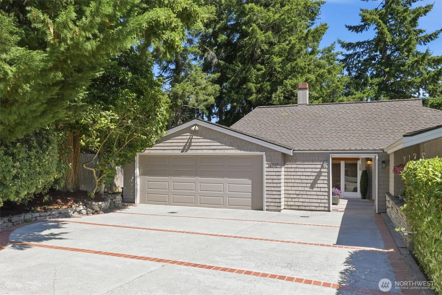 Property photo for 18540 63rd Avenue Ne, Kenmore photo 2