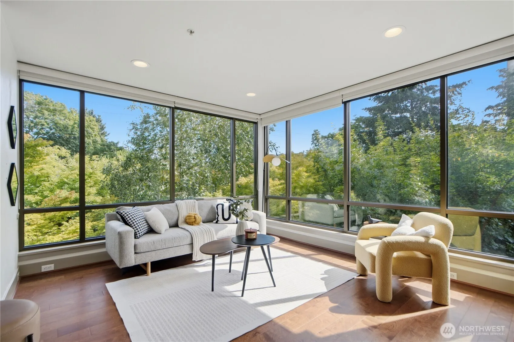 Property photo for 4547 8th Avenue Ne #311, Seattle photo 4