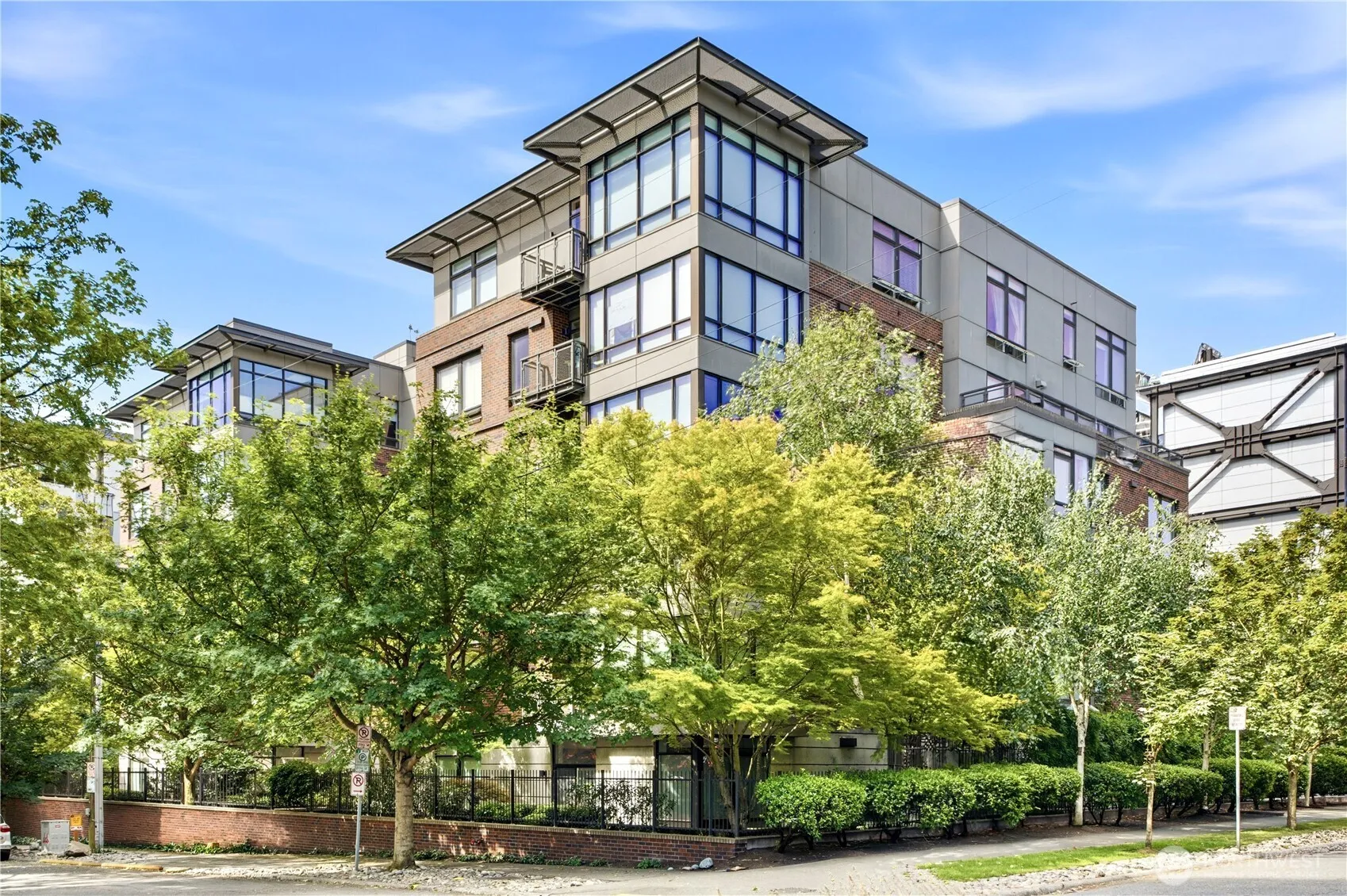 Property photo for 4547 8th Avenue Ne #311, Seattle photo 2