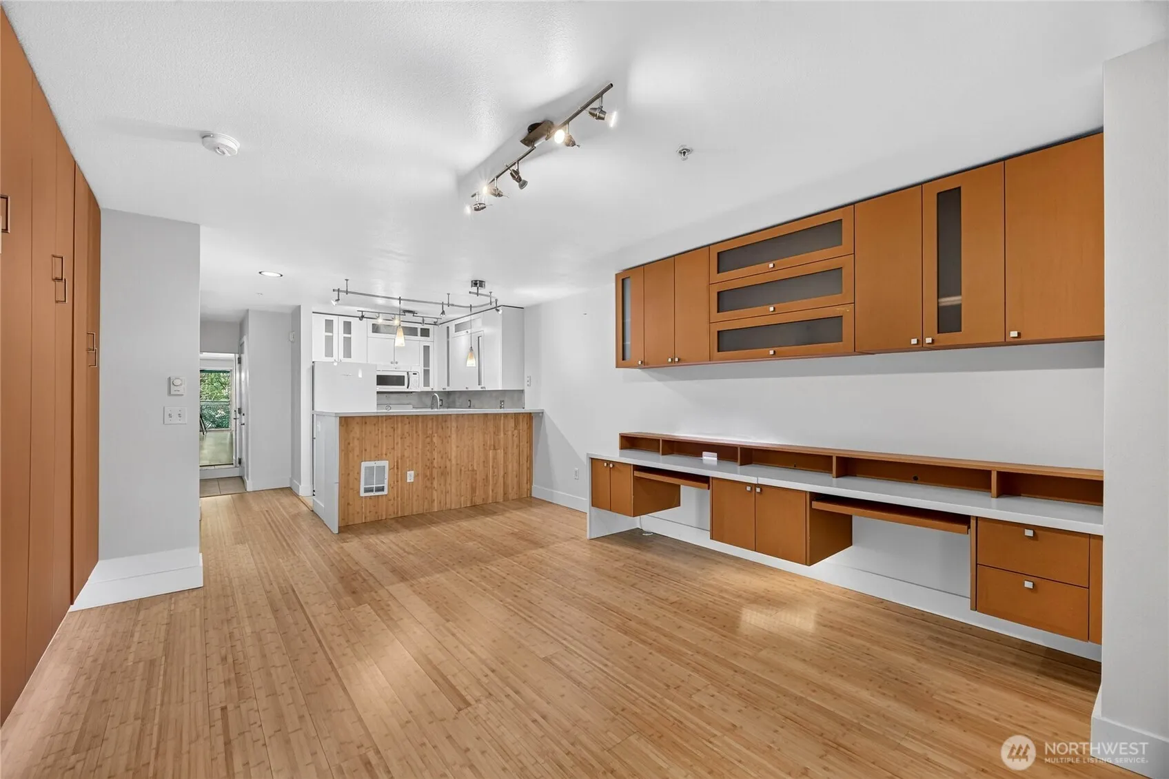 Property photo for 1323 Boren Avenue #212, Seattle photo 4