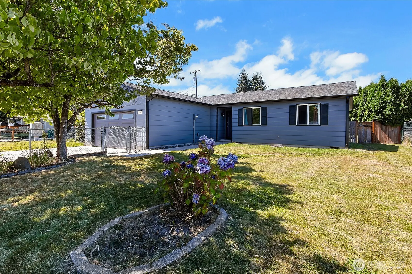 Property photo for 128 Glacier Avenue S, Pacific photo 2