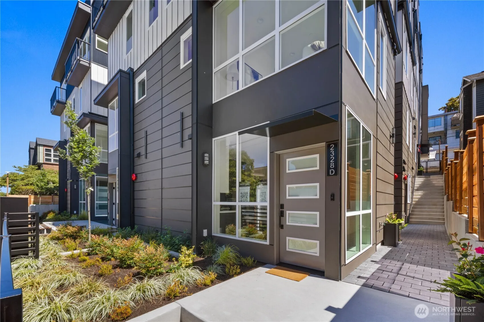 Property photo for 2328 D Franklin Avenue E, Seattle photo 4
