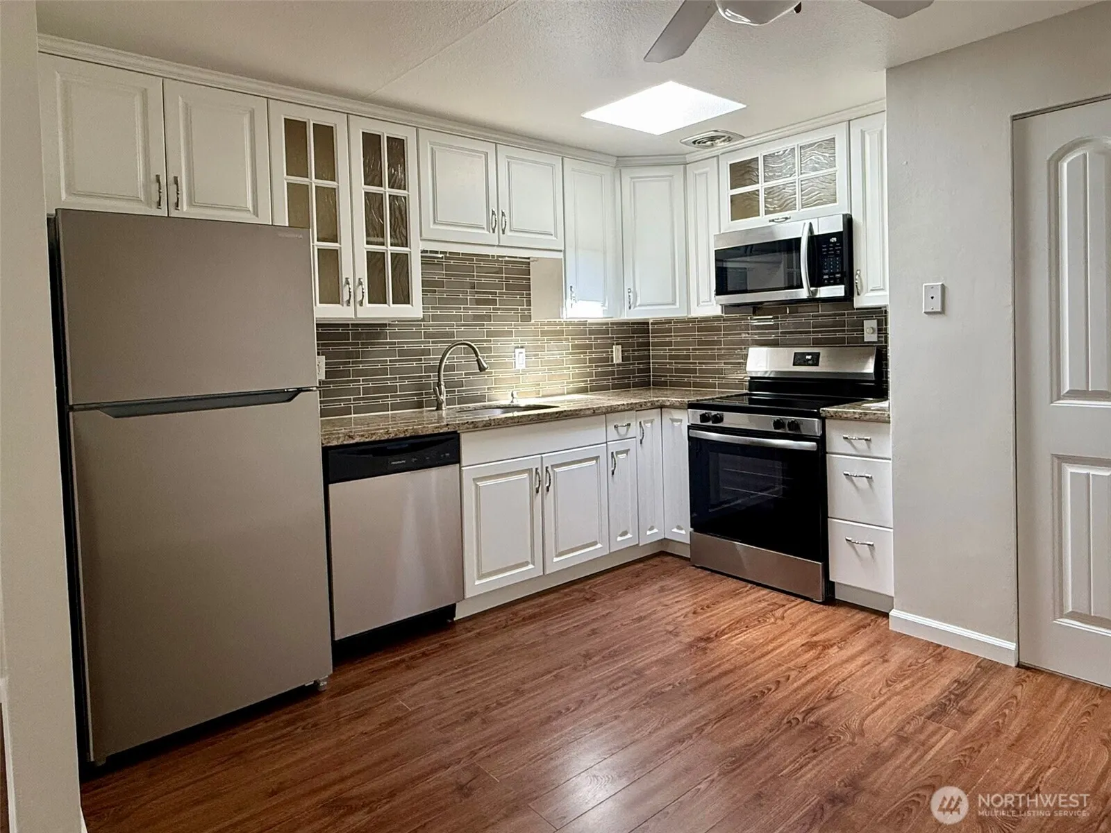 Property photo for 4308 Ne Sunset Boulevard #y2, Renton photo 3