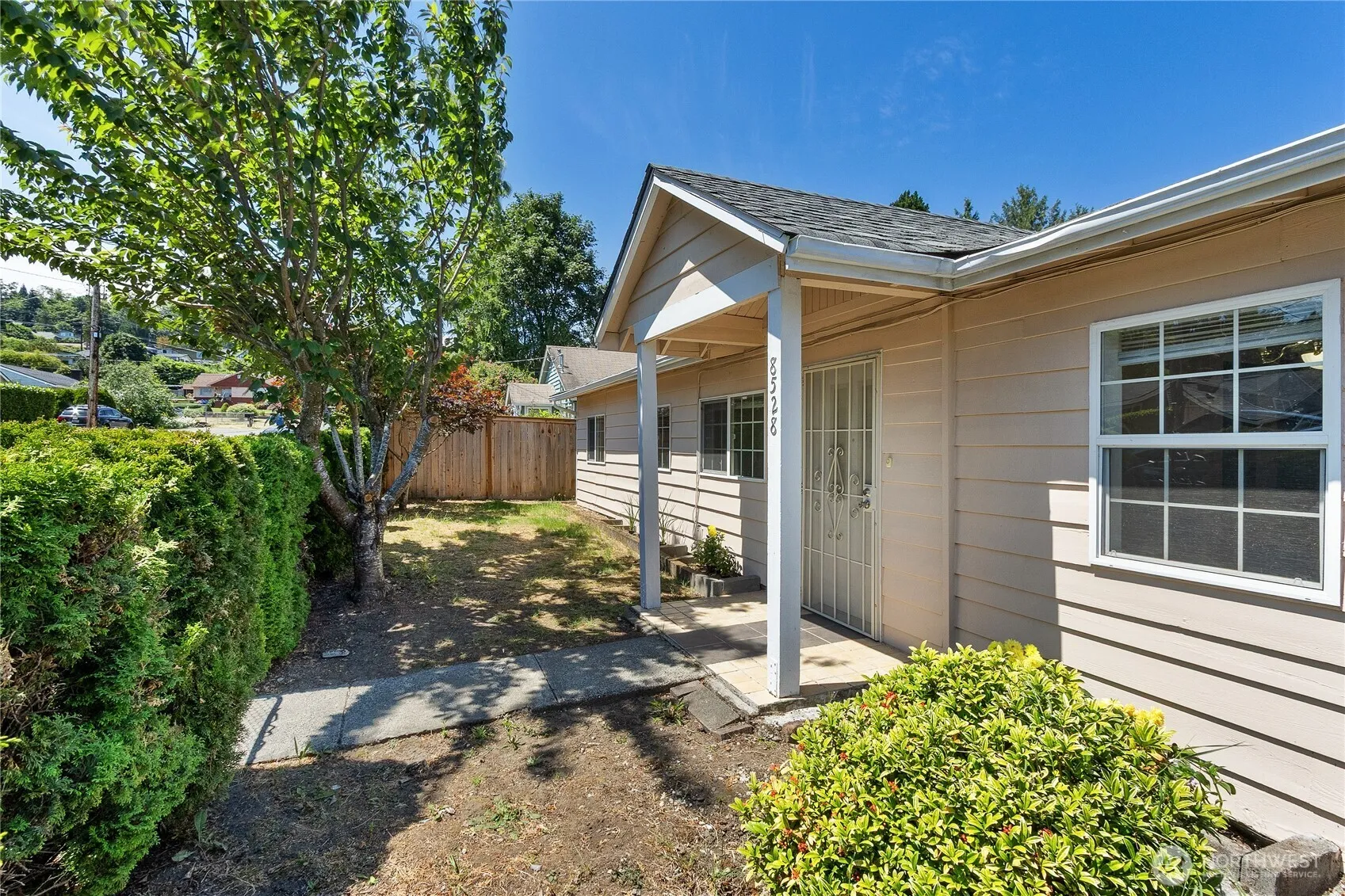 Property photo for 8528 S 121st Street, Seattle photo 3