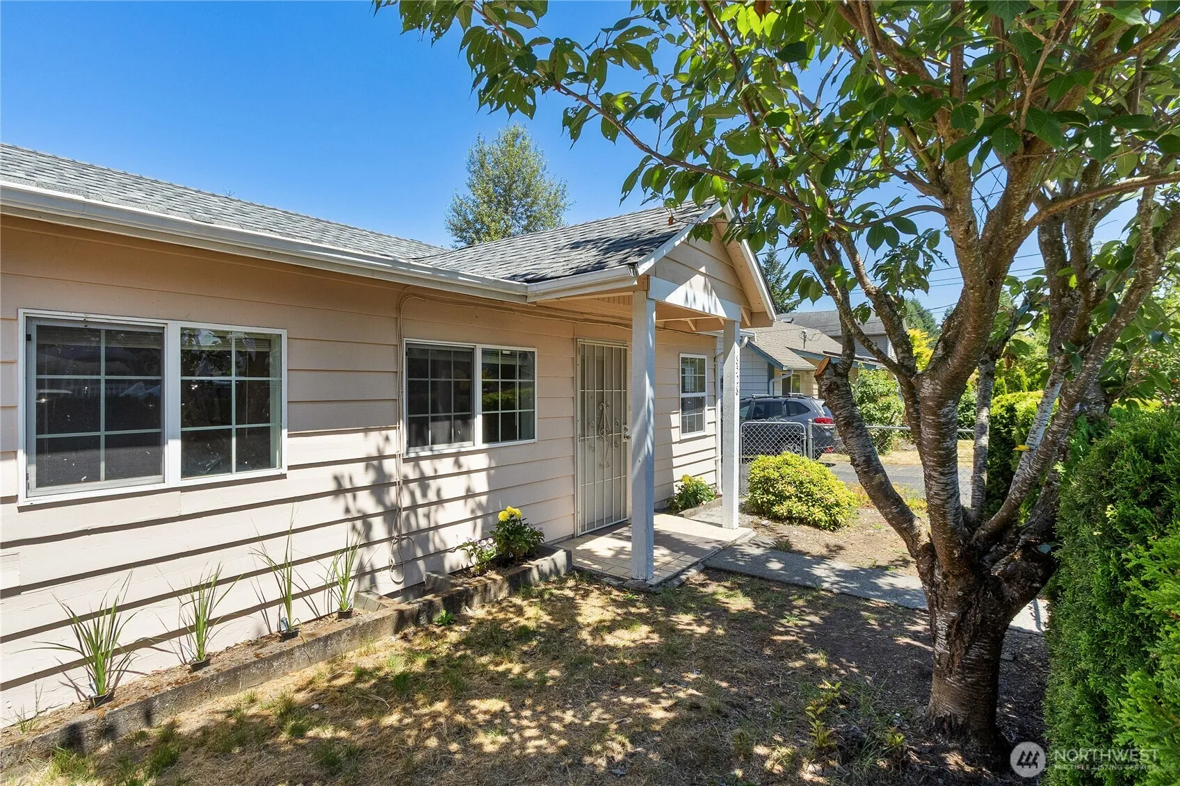 Property photo for 8528 S 121st Street, Seattle photo 4