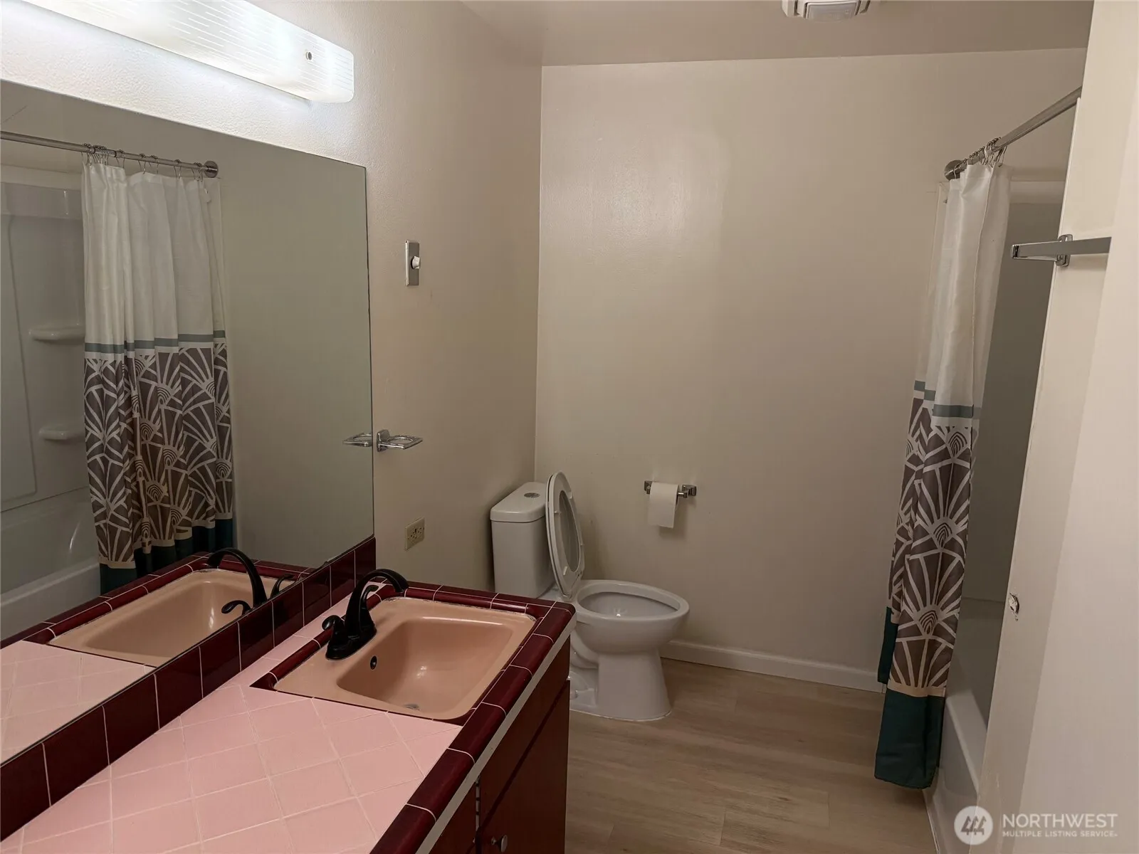 Property photo for 15109 Se Newport Way, Bellevue photo 3
