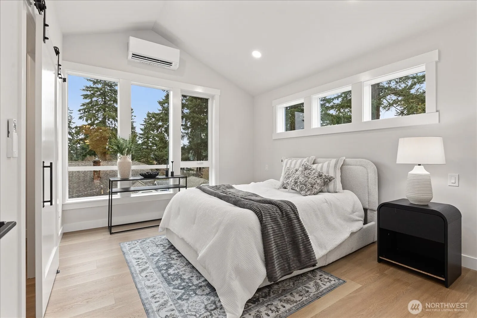 Property photo for 14308 B Roslyn Place N, Seattle photo 3