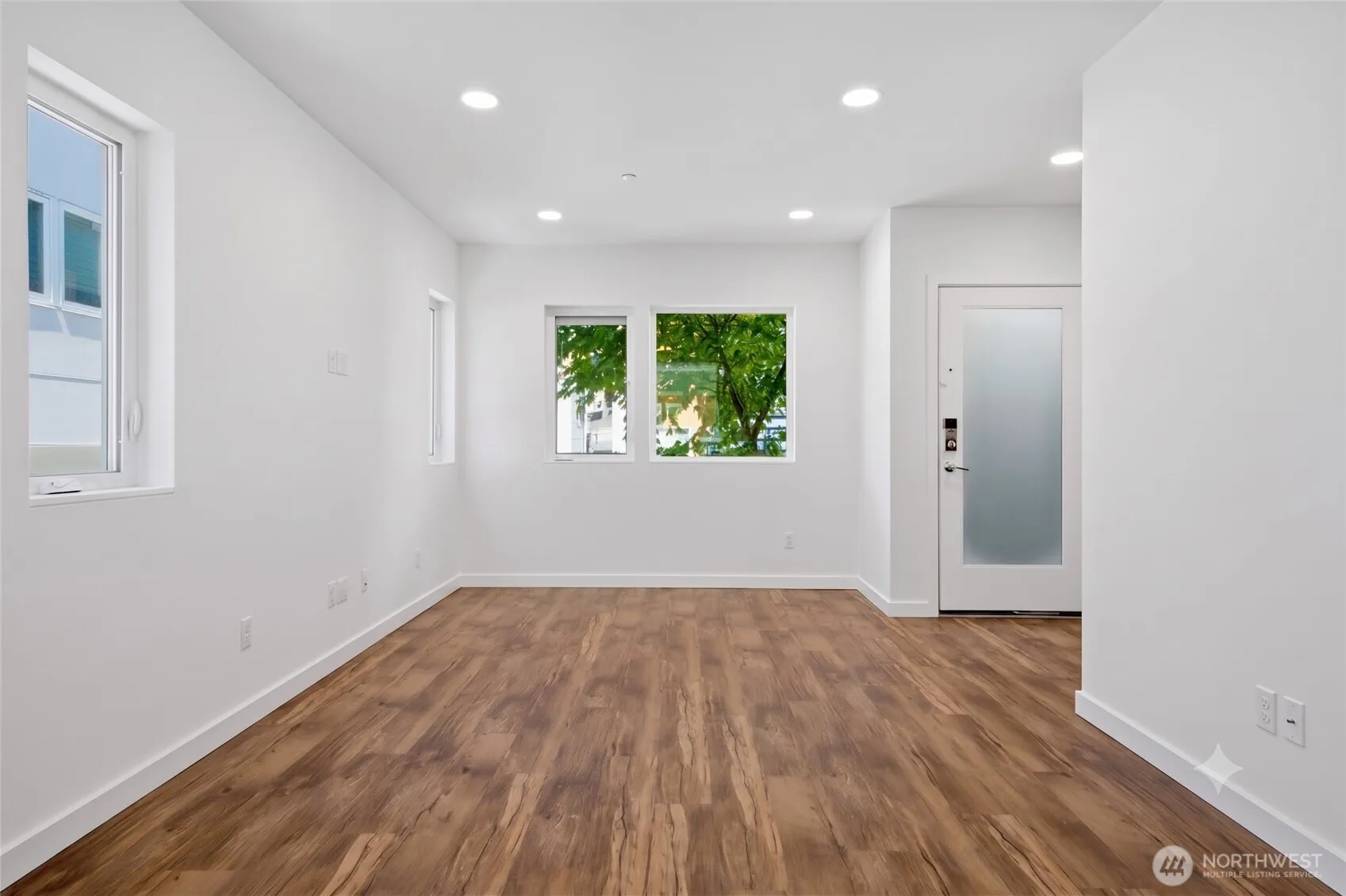 Property photo for 12516 15th Avenue Ne #a, Seattle photo 4
