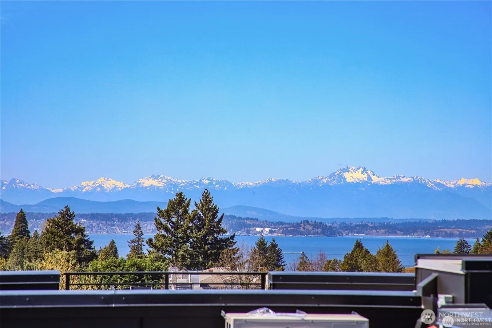 Property photo for 6318 41st Avenue Sw #e, Seattle photo 2