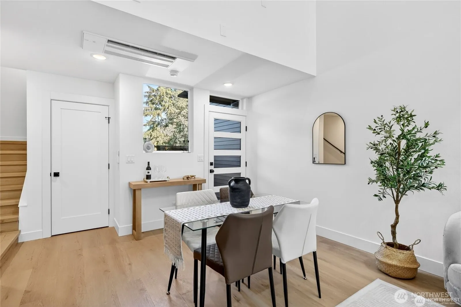 Property photo for 6318 41st Avenue Sw #e, Seattle photo 3
