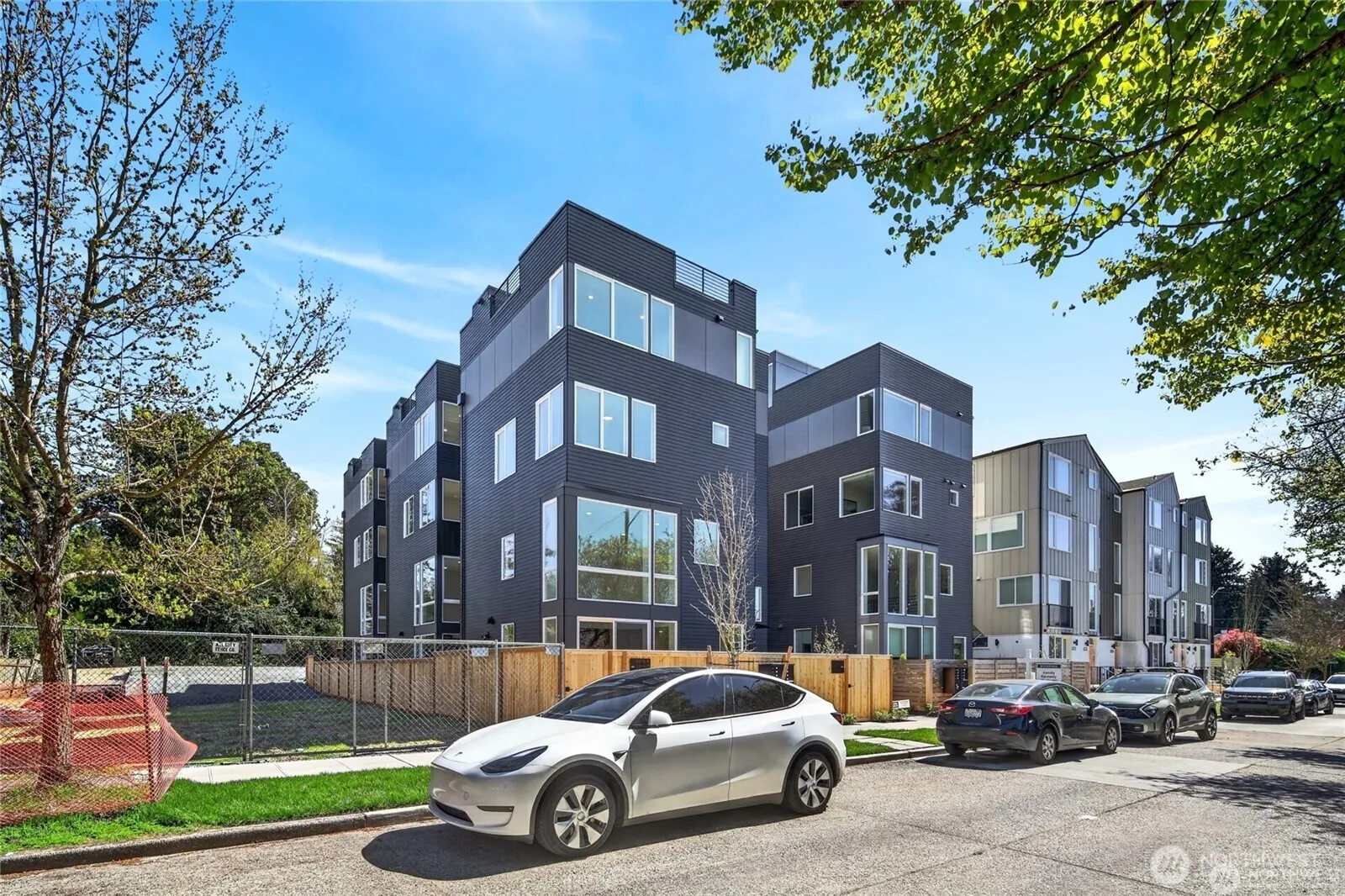 Property photo for 6318 41st Avenue Sw #e, Seattle