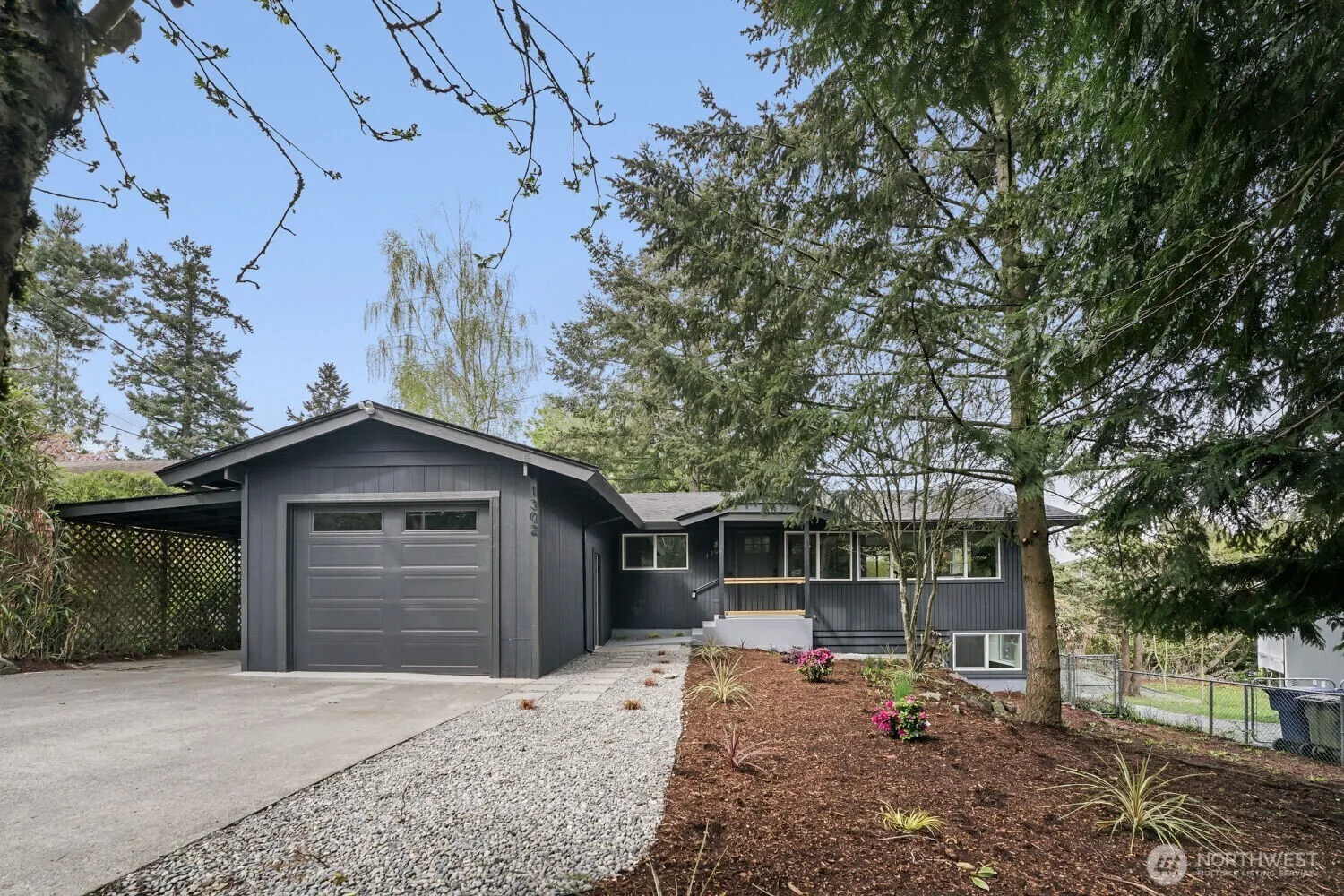 Property photo for 1302 Sw 125th Place, Burien