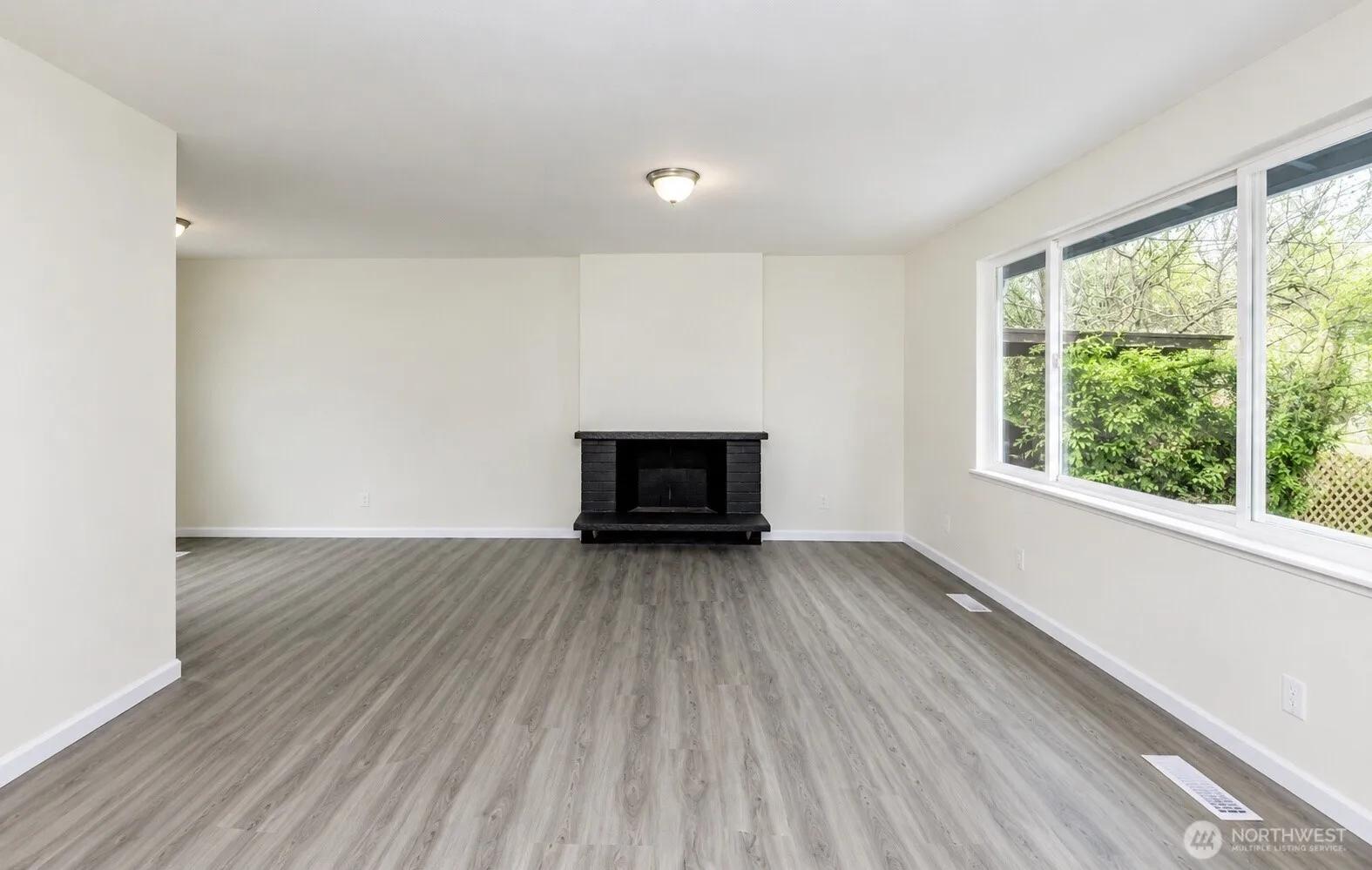 Property photo for 9439 11th Avenue Sw, Seattle photo 4