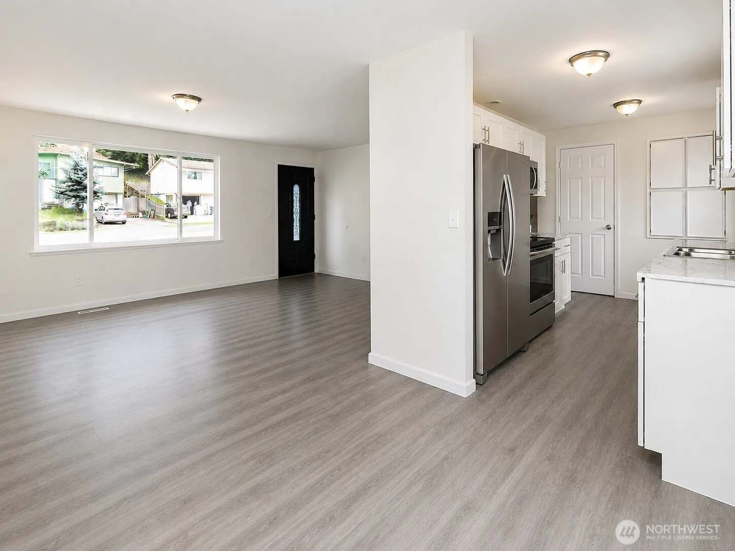 Property photo for 9439 11th Avenue Sw, Seattle photo 2