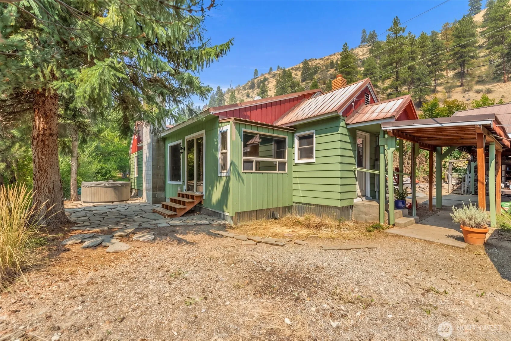 Property photo for 8811 Entiat River Road, Entiat photo 3