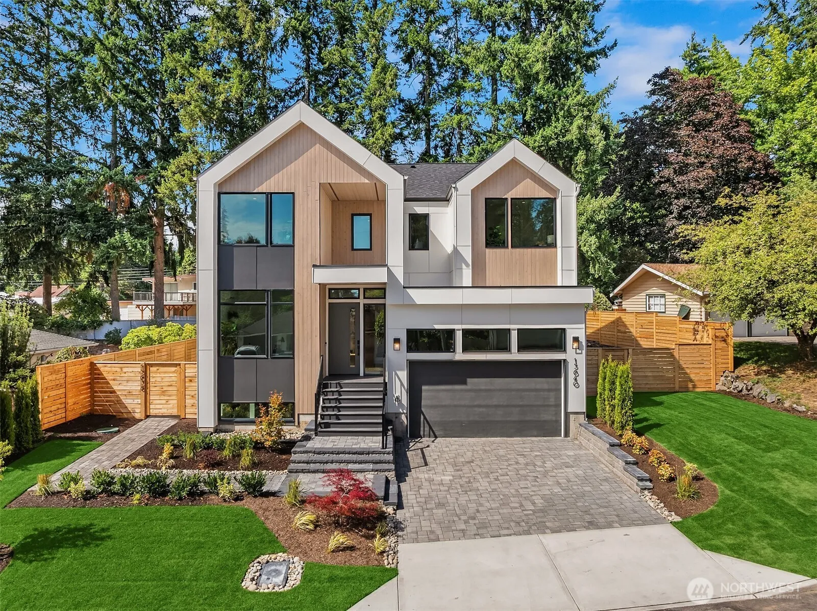 Property photo for 15640 Ne 1st Place, Bellevue photo 3