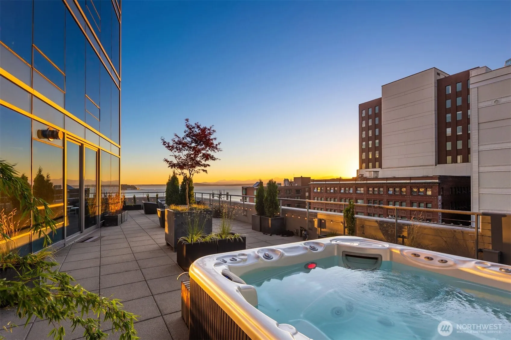 Property photo for 1521 2nd Avenue #700, Seattle photo 4