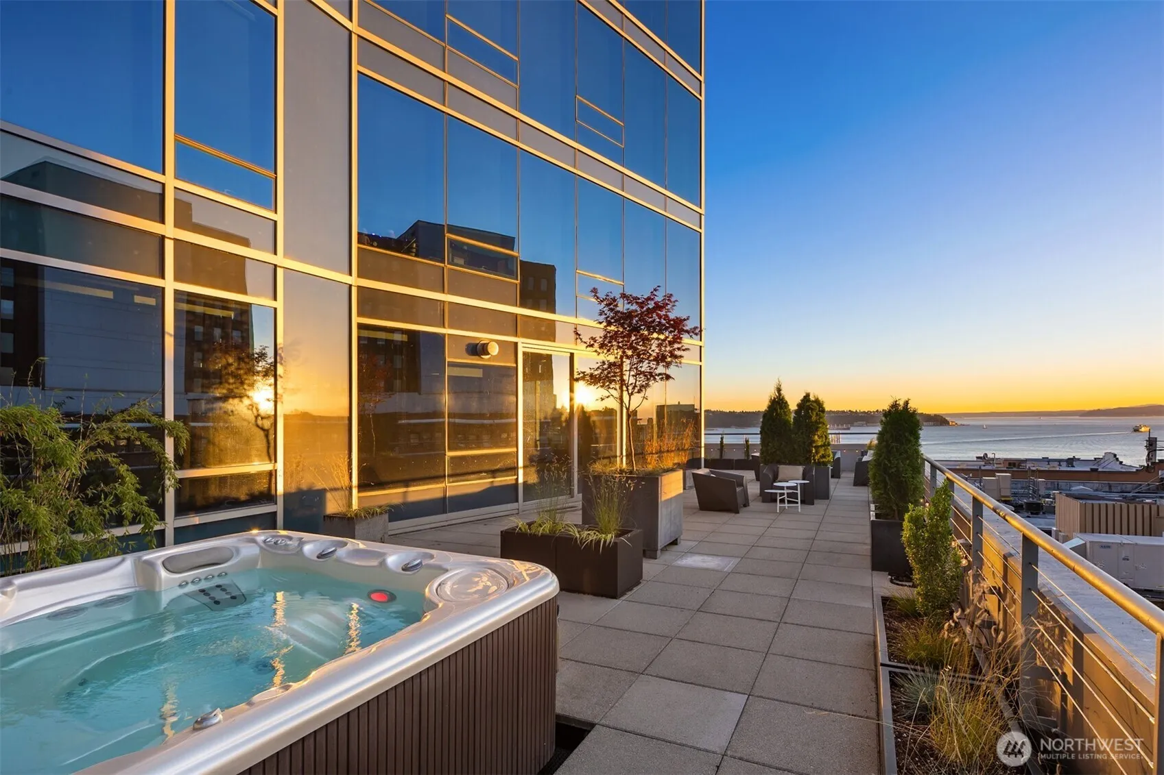 Property photo for 1521 2nd Avenue #700, Seattle photo 2