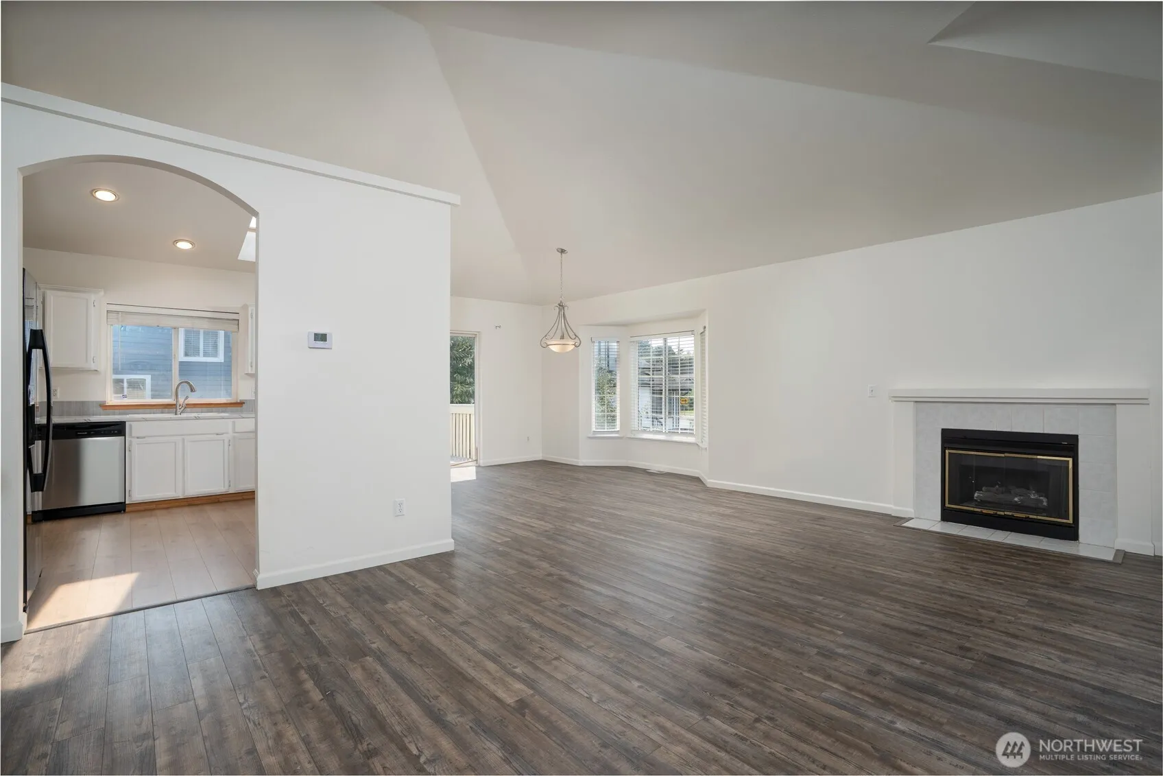 Property photo for 3701 Browns Point Boulevard, Tacoma photo 4
