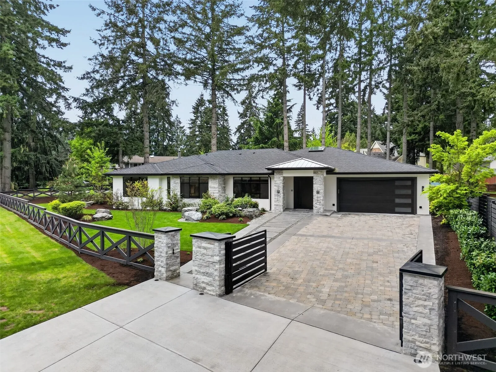 Property photo for 12608 Ne 30th Street, Bellevue photo 2