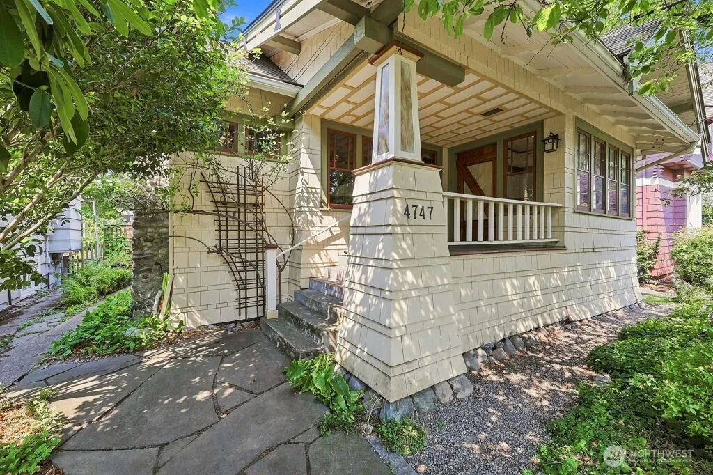 Property photo for 4747 4th Avenue Ne, Seattle