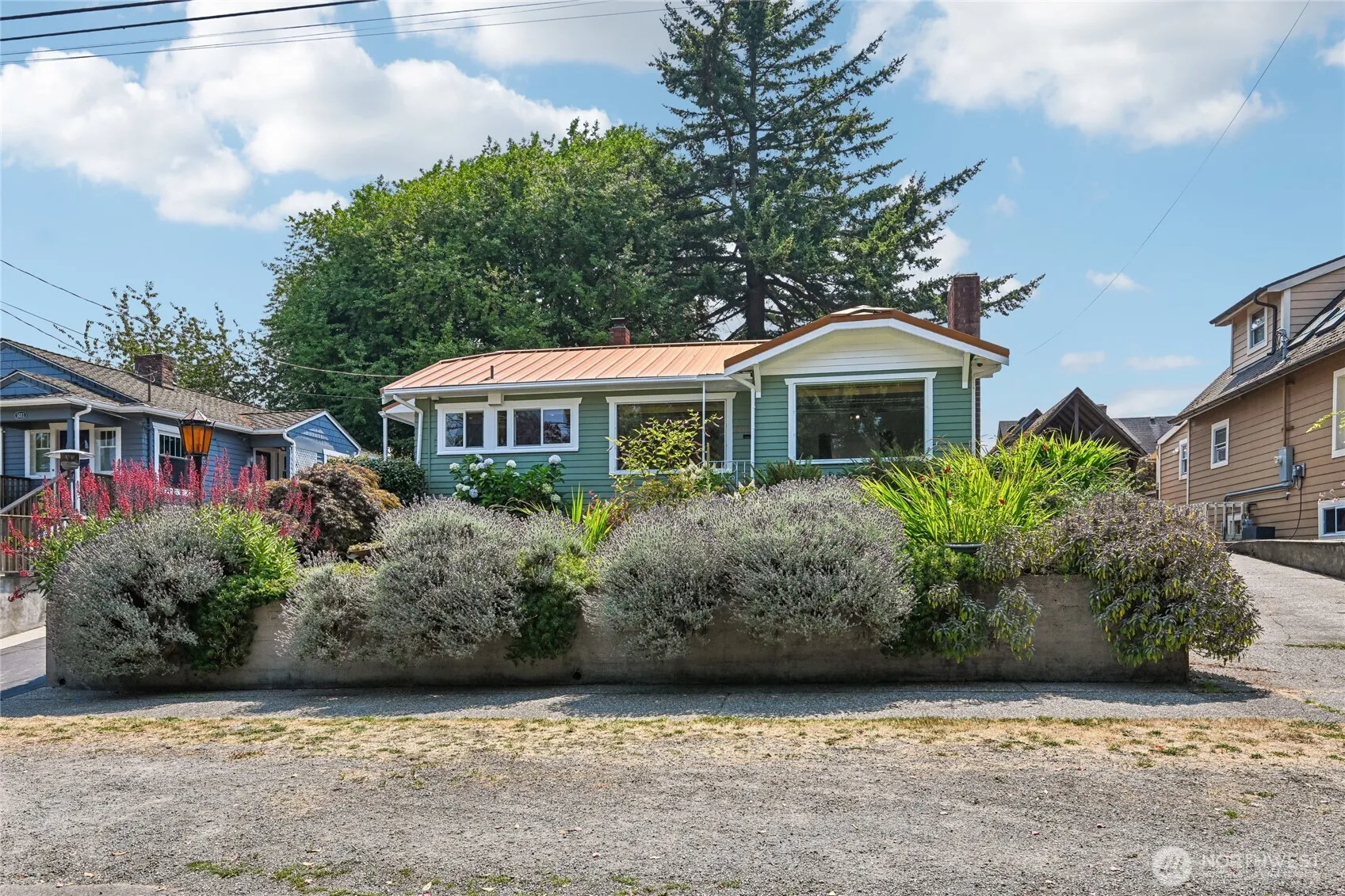 Property photo for 5017 Sw Grayson Street, Seattle photo 2