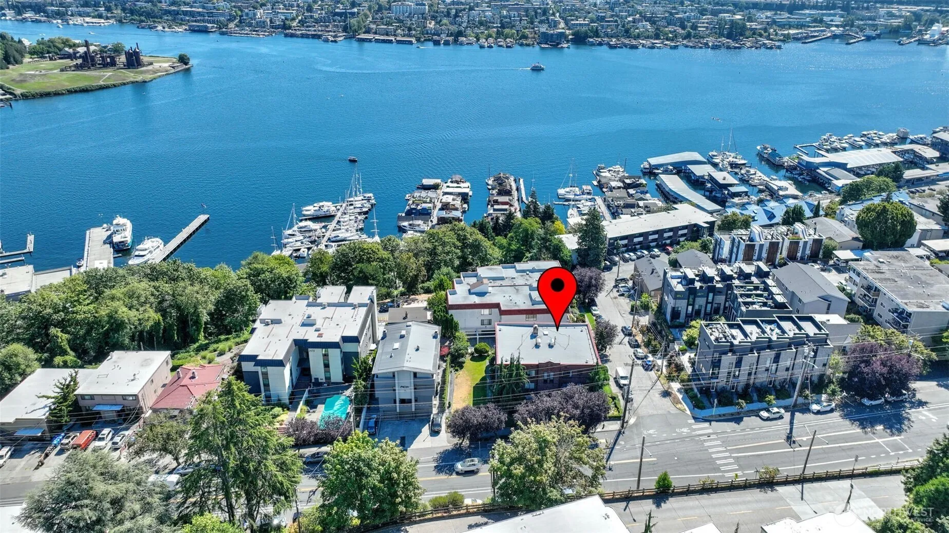 Property photo for 2450 Dexter Avenue N #303, Seattle photo 3