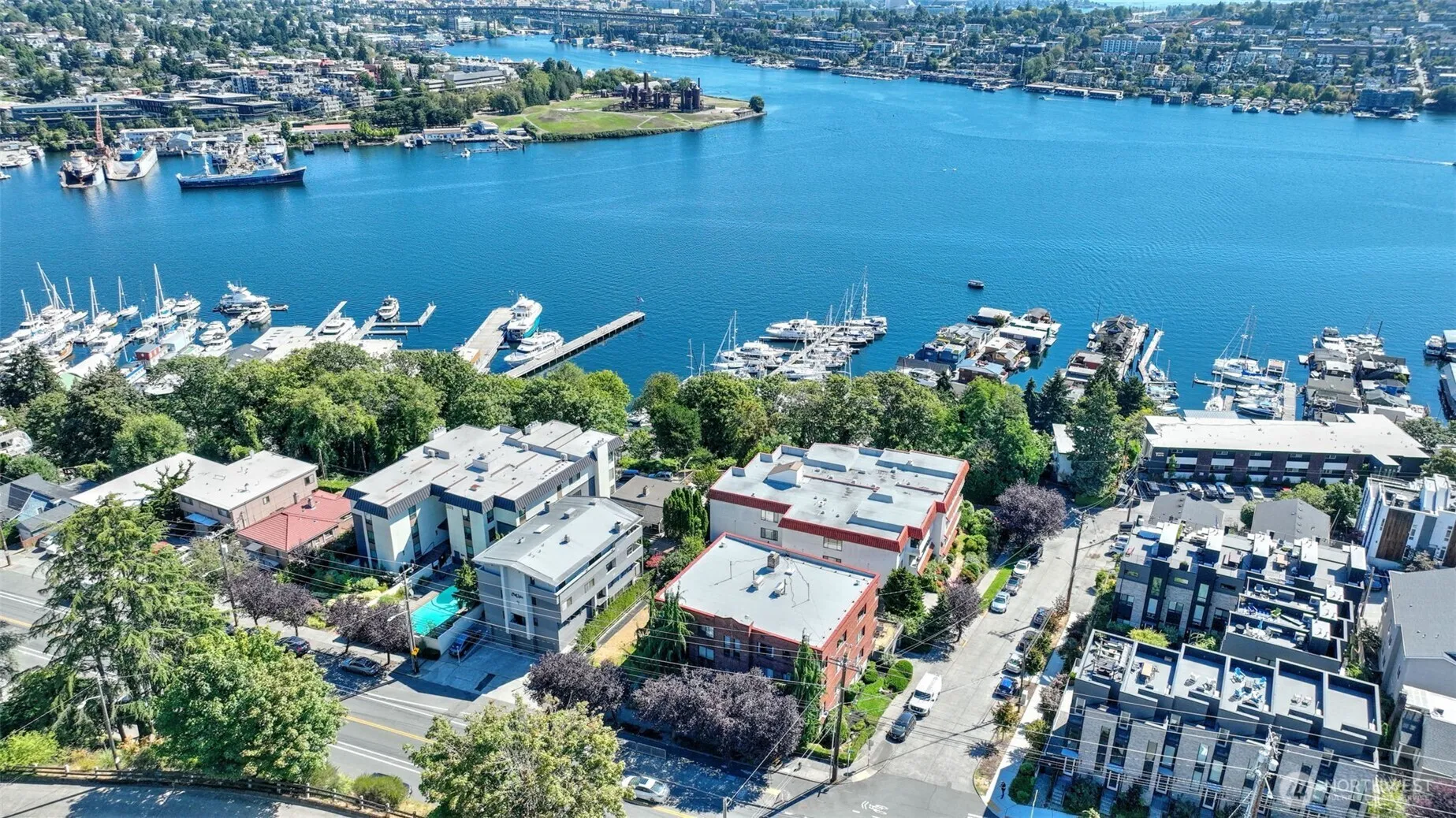 Property photo for 2450 Dexter Avenue N #303, Seattle photo 4