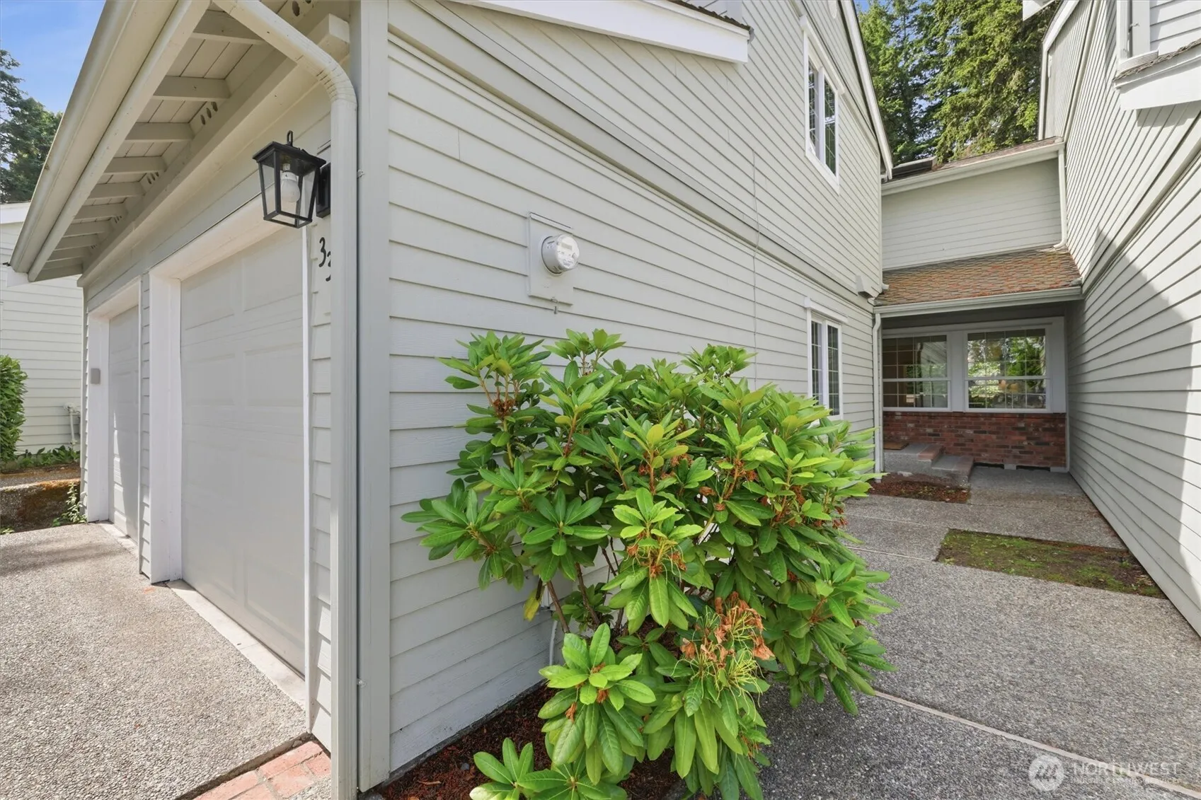 Property photo for 333 145th Place Se, Bellevue photo 2