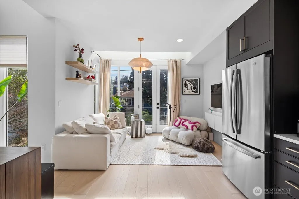 Property photo for 712 W Bertona Street #a, Seattle photo 3