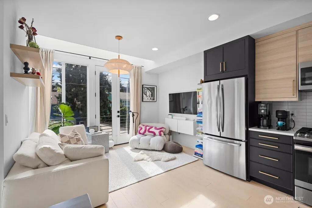Property photo for 712 W Bertona Street #a, Seattle photo 4