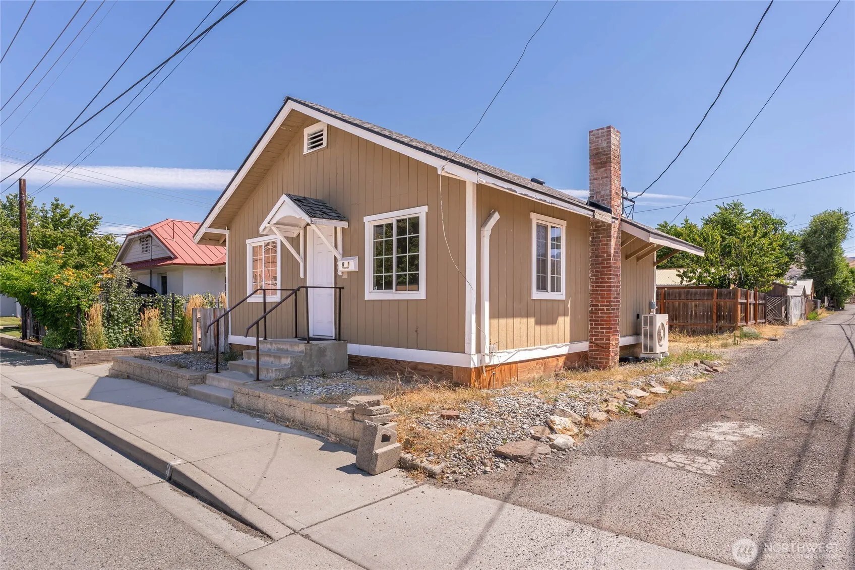 Property photo for 801 Peachey Street, Wenatchee photo 2