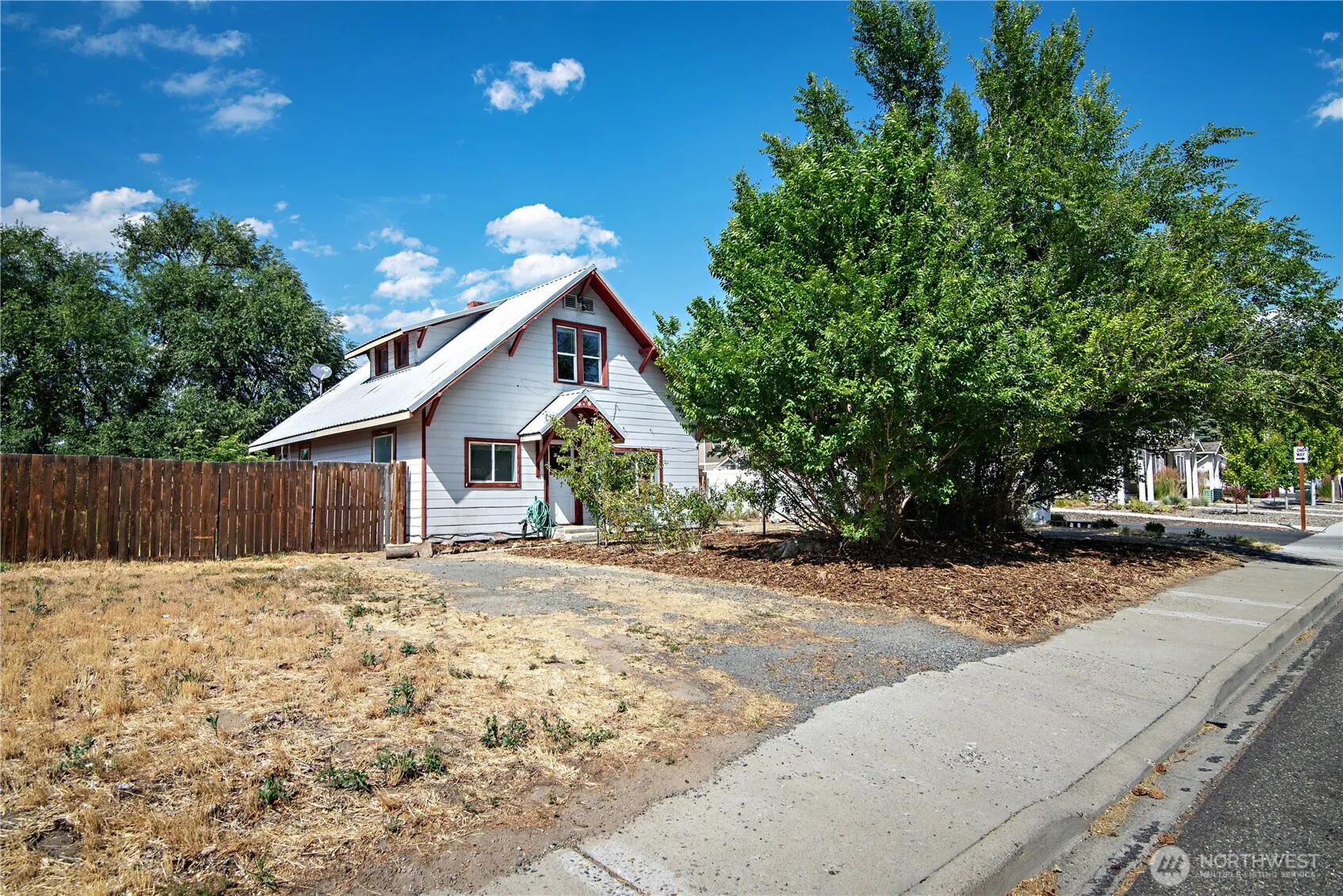 Property photo for 307 W 14th Avenue, Ellensburg photo 2