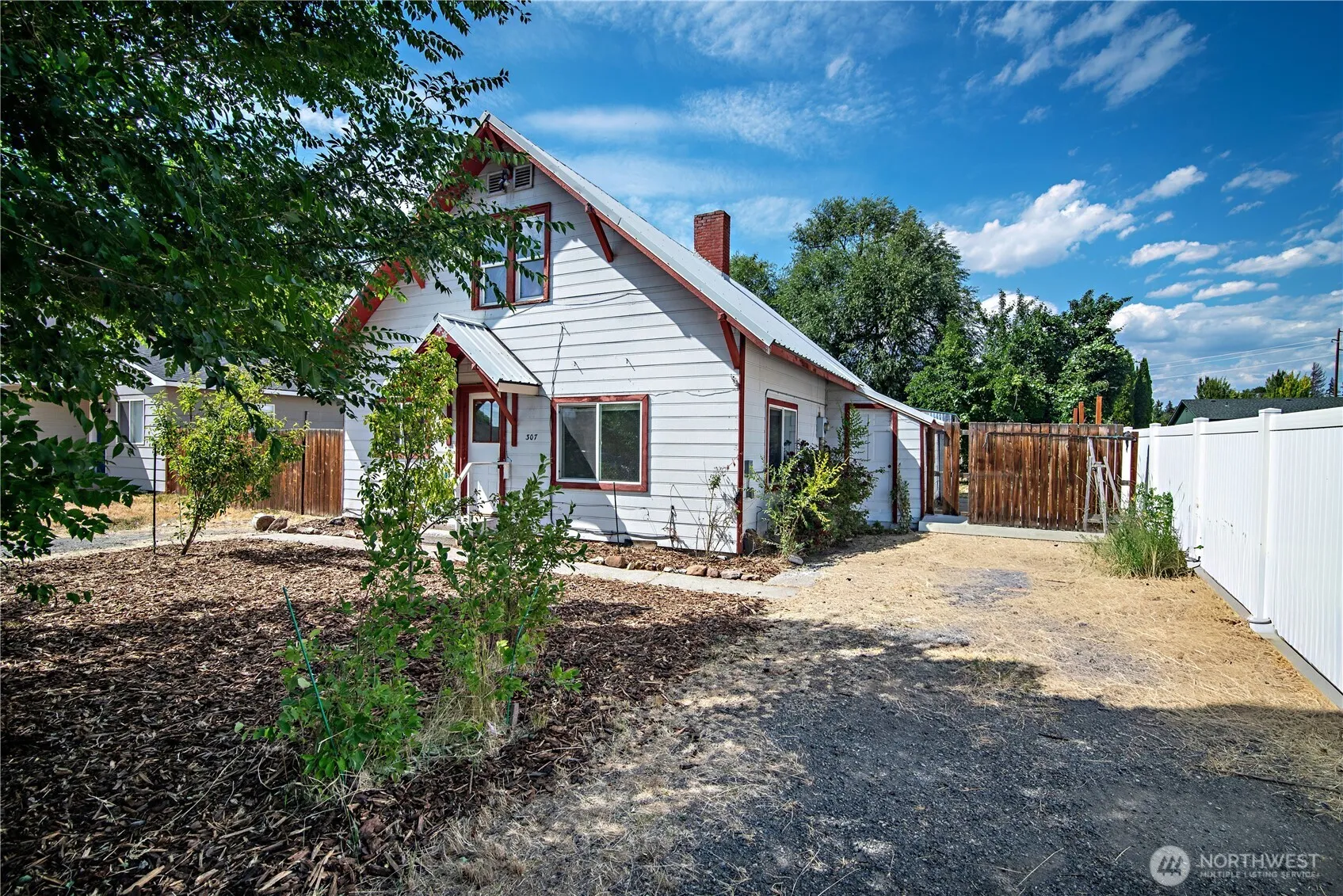 Property photo for 307 W 14th Avenue, Ellensburg photo 3