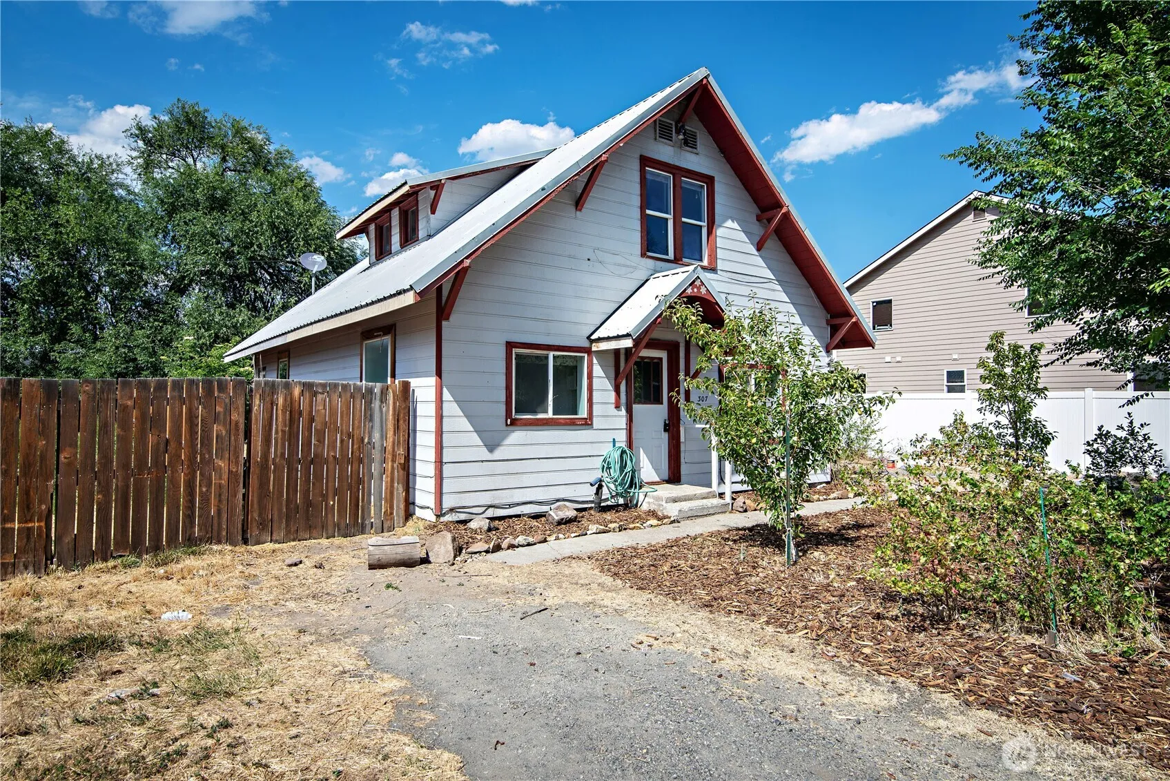 Property photo for 307 W 14th Avenue, Ellensburg