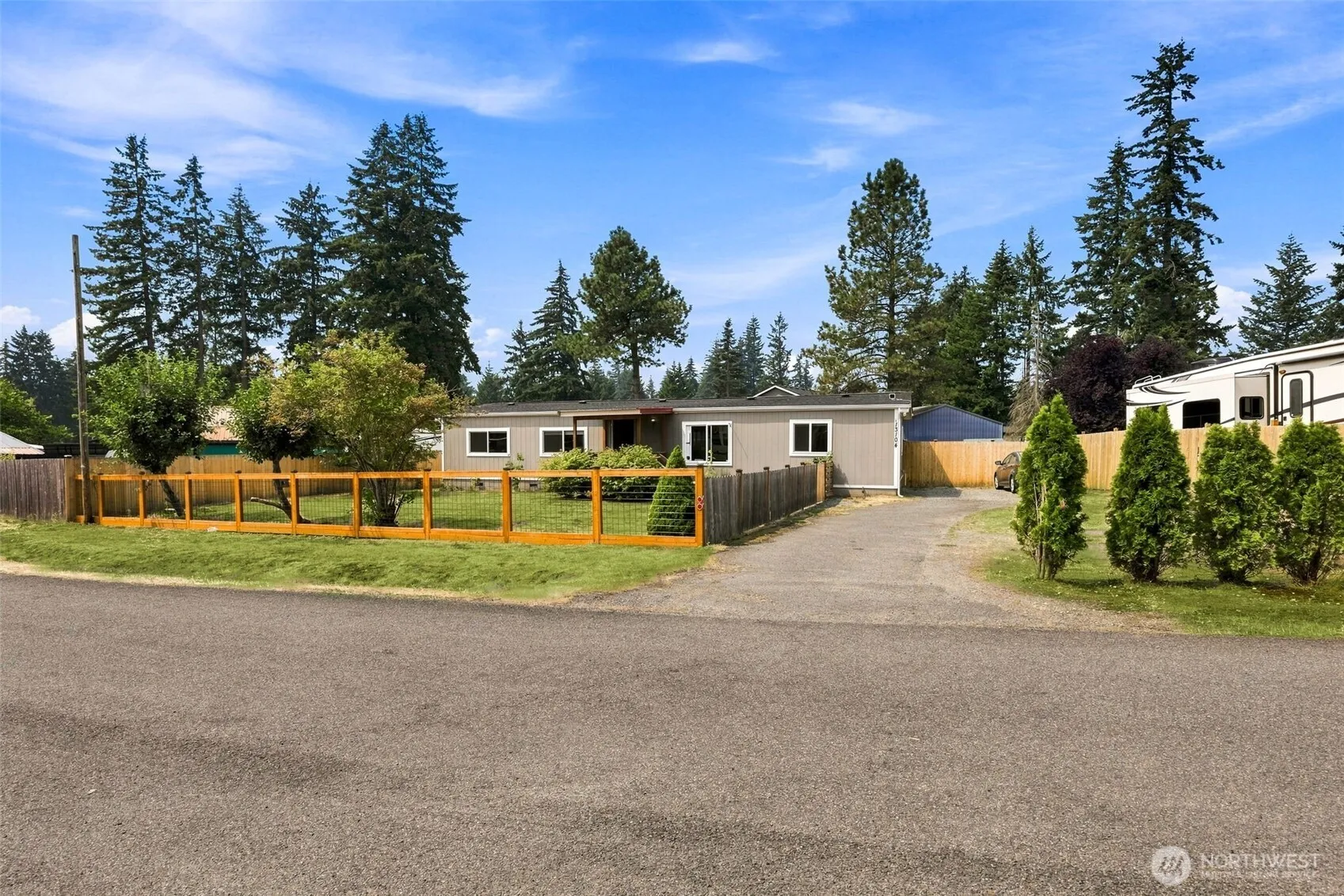 Property photo for 13104 Ridge Circle E, Bonney Lake photo 2