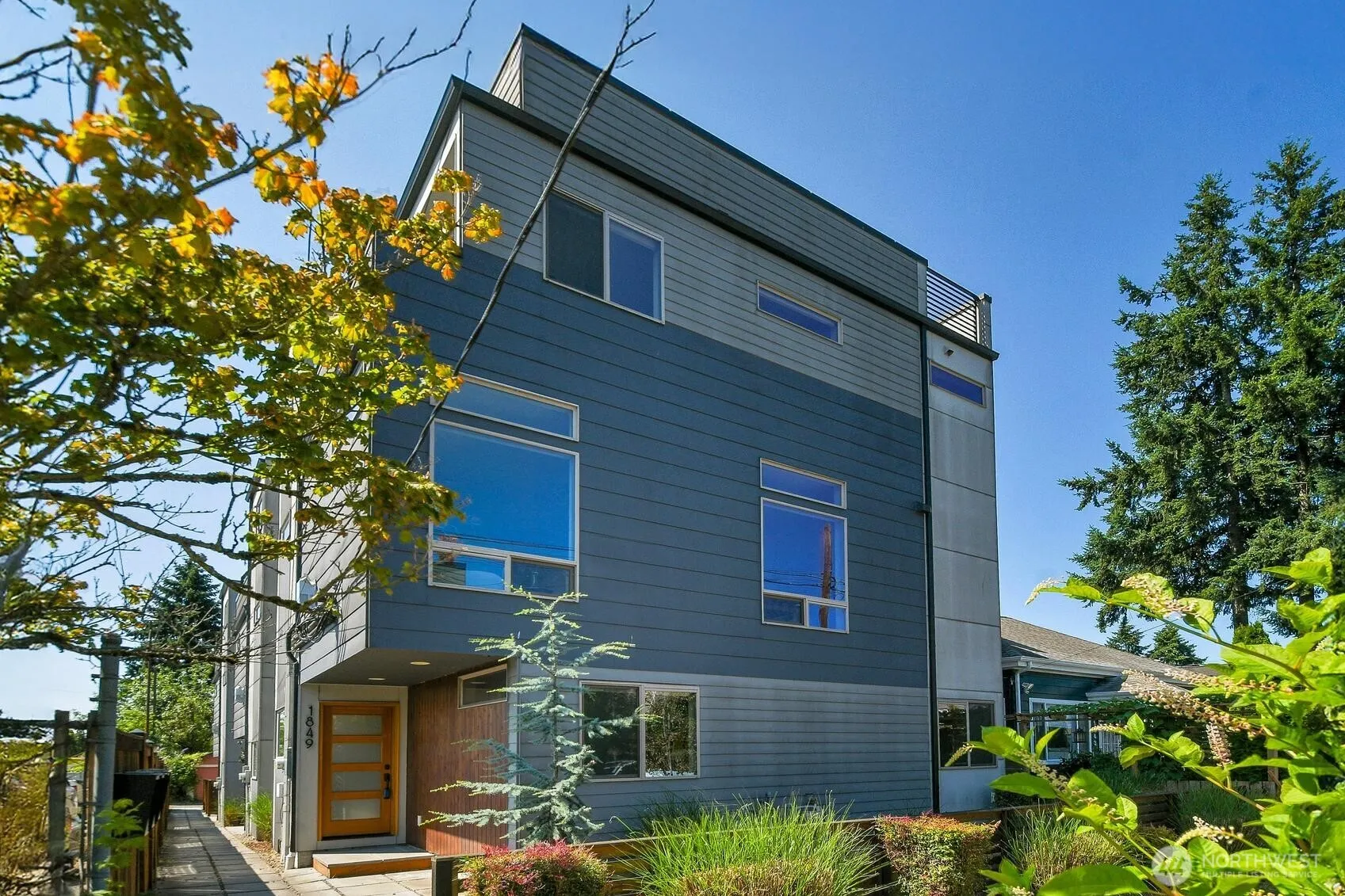 Property photo for 1849 S King St, Seattle