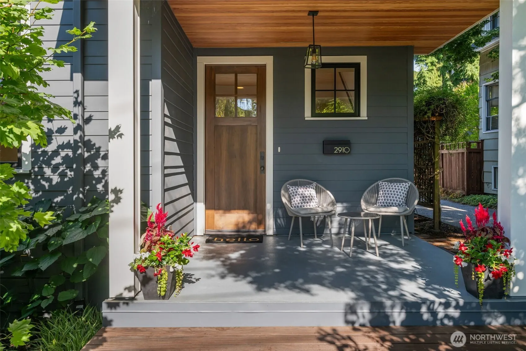 Property photo for 2910 9th Avenue W, Seattle photo 3